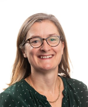 A head and shoulders photo of Ilona Blue